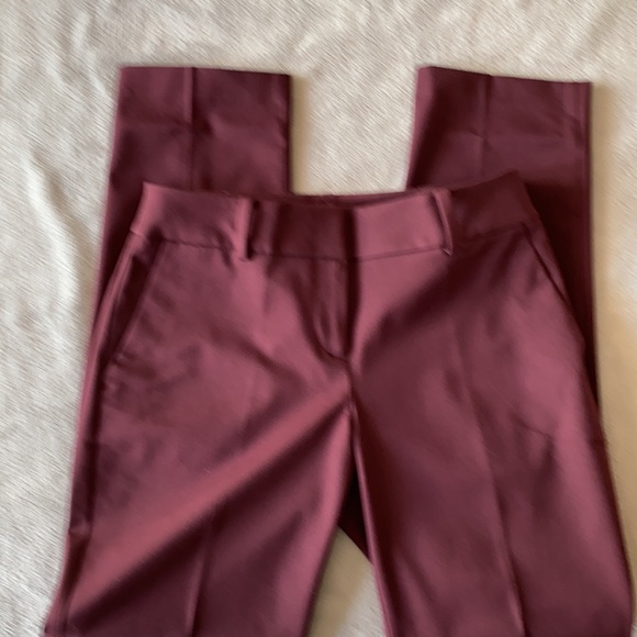 Women’s Ann Taylor Wine/Maroon straight Leg Pant. - Picture 2 of 4
